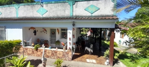 Sitio com 5.900m² com 3 casas, Retiro